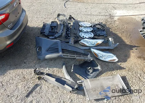 2013 Ford Focus S из США, поврежденный, VIN 1FADP3E25DL186170